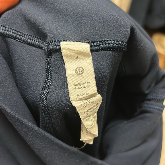 Lululemon Align Leggings 23”. Size 4 - Picture 4 of 4